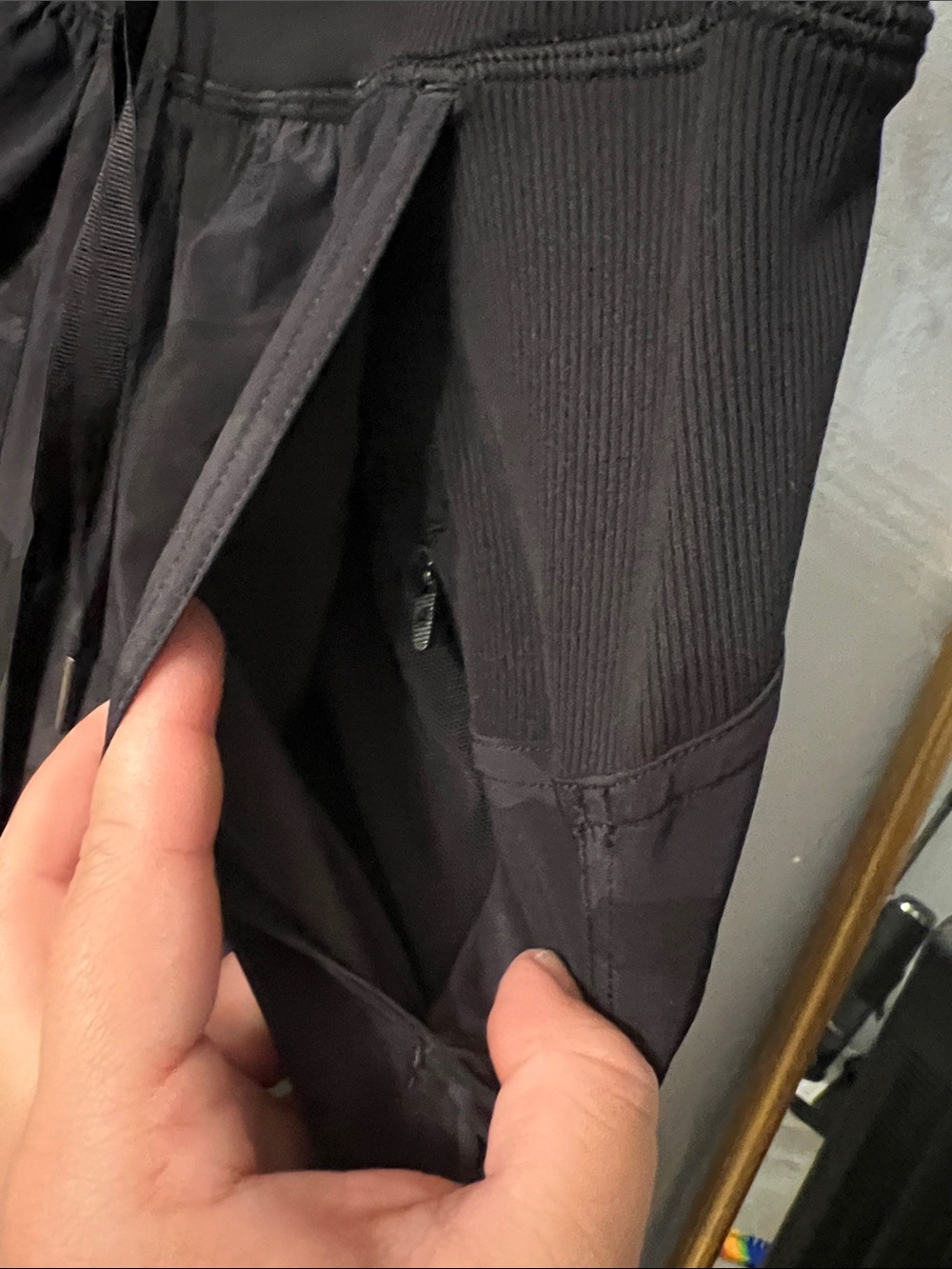 Lululemon women’s dance studio Black Camo Jogger - Picture 3 of 7